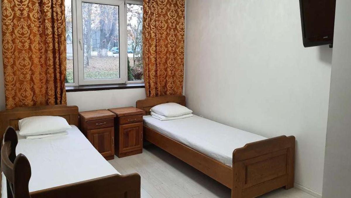 Leoton Chernivtsi Ξενοδοχείο Εξωτερικό φωτογραφία