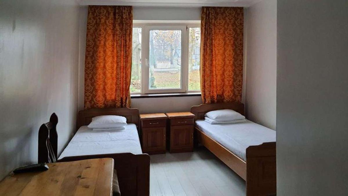 Leoton Chernivtsi Ξενοδοχείο Εξωτερικό φωτογραφία